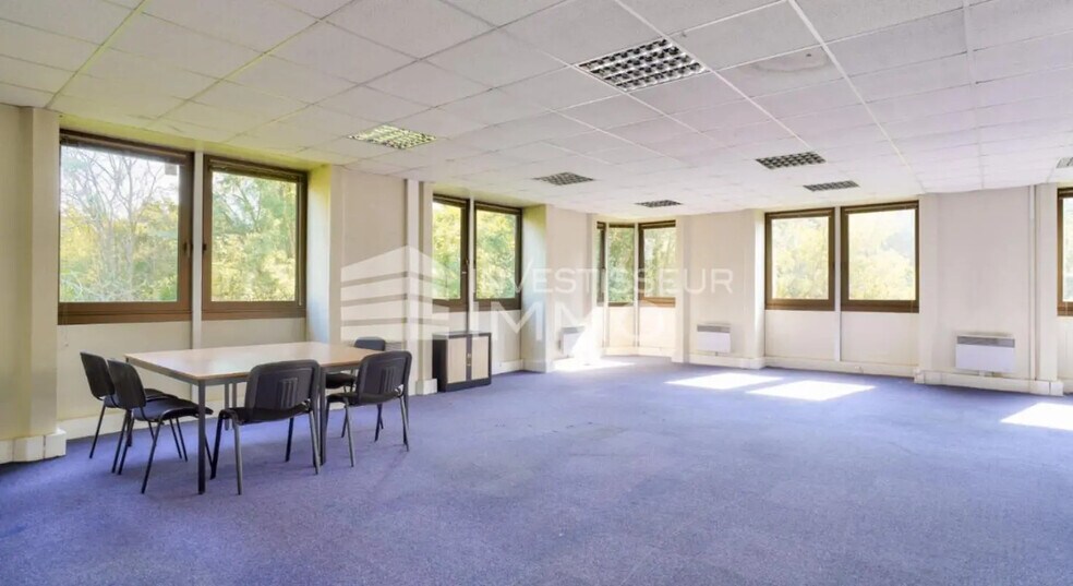 Local d’activités dans Torcy à louer - Photo de l’immeuble – Image 2 sur 5
