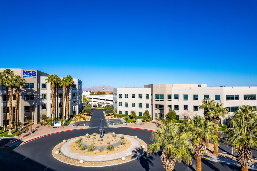 770 E Warm Springs Rd, Las Vegas, NV à louer - Photo de l’immeuble – Image 3 sur 4