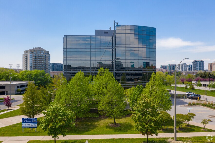 165 Commerce Valley Dr W, Markham, ON à louer - Photo de l’immeuble – Image 2 sur 7