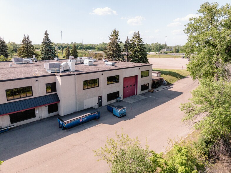 7945 Wallace Rd, Eden Prairie, MN à louer - Photo de l’immeuble – Image 3 sur 11