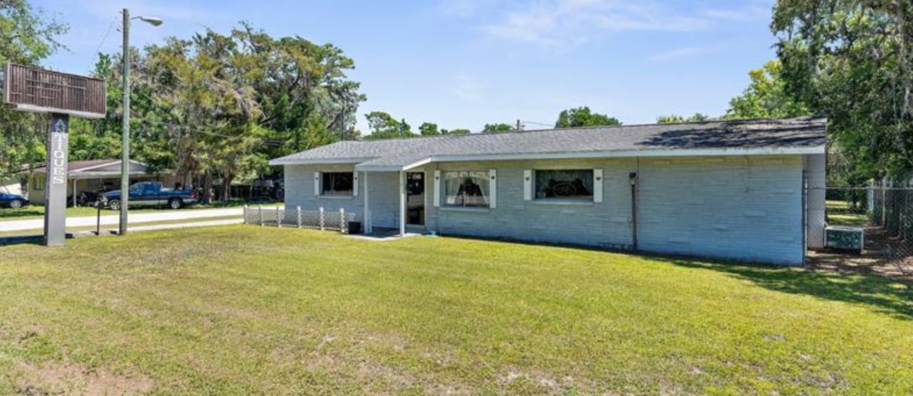 1340 Howell Ave, Brooksville, FL à vendre Photo de l’immeuble– Image 1 sur 12