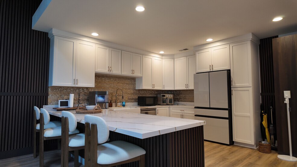 2150 Newport Blvd, Costa Mesa, CA à vendre - Photo intérieure – Image 3 sur 9