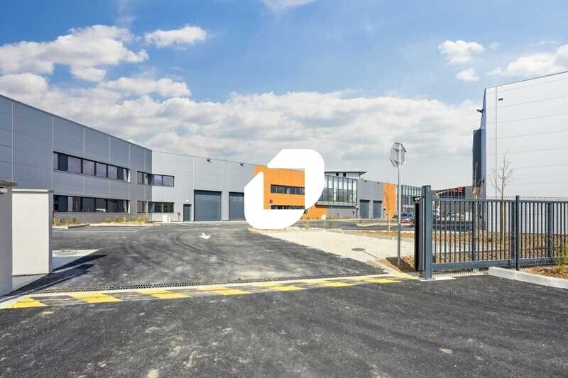 Local d’activités dans Grigny à louer - Photo de l’immeuble – Image 1 sur 20