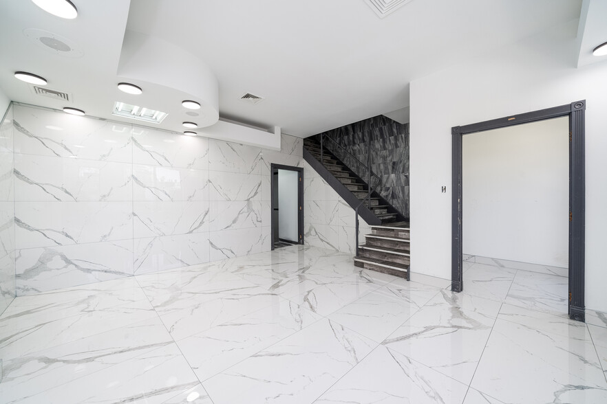512 42nd St, Union City, NJ à louer - Photo de l’immeuble – Image 2 sur 17