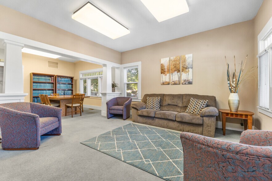 700 College Ave, Santa Rosa, CA à vendre - Photo de l’immeuble – Image 3 sur 28