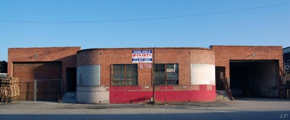 845 E 60th St, Los Angeles, CA à louer - Photo de l’immeuble – Image 2 sur 11