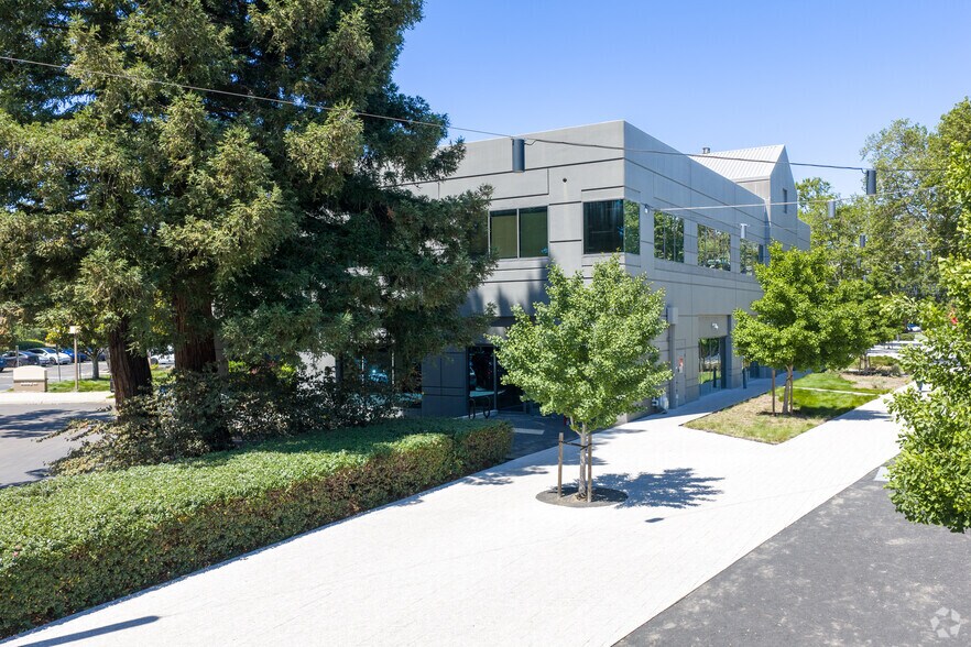 381 E Evelyn Ave, Mountain View, CA à louer - Photo de l’immeuble – Image 2 sur 6