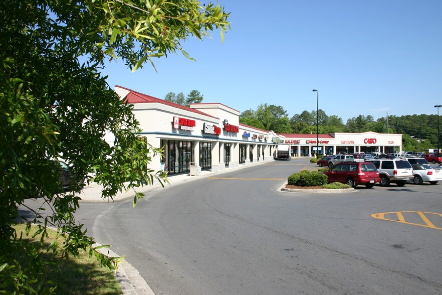 2530 E Walnut Ave, Dalton, GA à louer - Photo principale – Image 1 sur 5