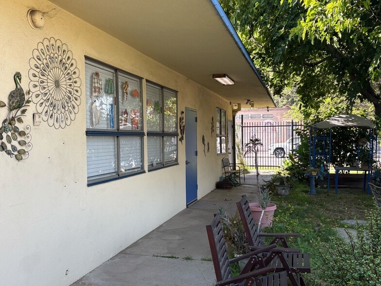6425 Tyrone Ave, Van Nuys, CA à louer - Photo principale – Image 1 sur 4