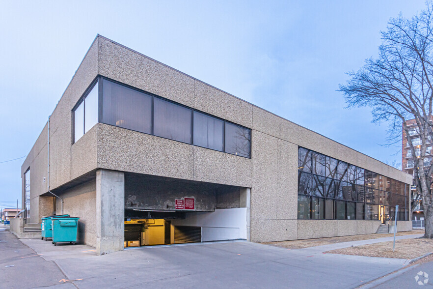 12315 Stony Plain Rd NW, Edmonton, AB à louer - Photo de l’immeuble – Image 3 sur 7