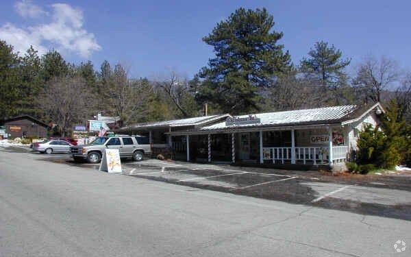 54325-54385 N Circle Dr, Idyllwild-Pine Cove, CA à louer - Photo de l’immeuble – Image 3 sur 5
