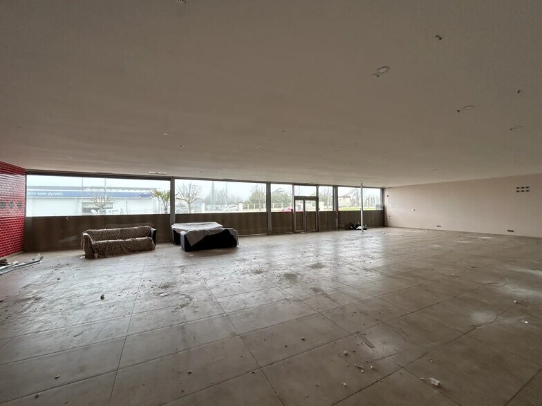 1 Rue De La Motte, Lucé à louer - Photo de l’immeuble – Image 3 sur 7