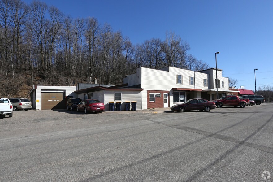 442 E Wall St, Ellsworth, WI à vendre - Photo de l’immeuble – Image 2 sur 2