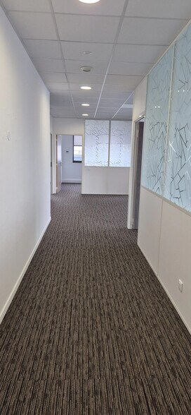 Bureau dans Meyzieu à louer - Photo de l’immeuble – Image 1 sur 12