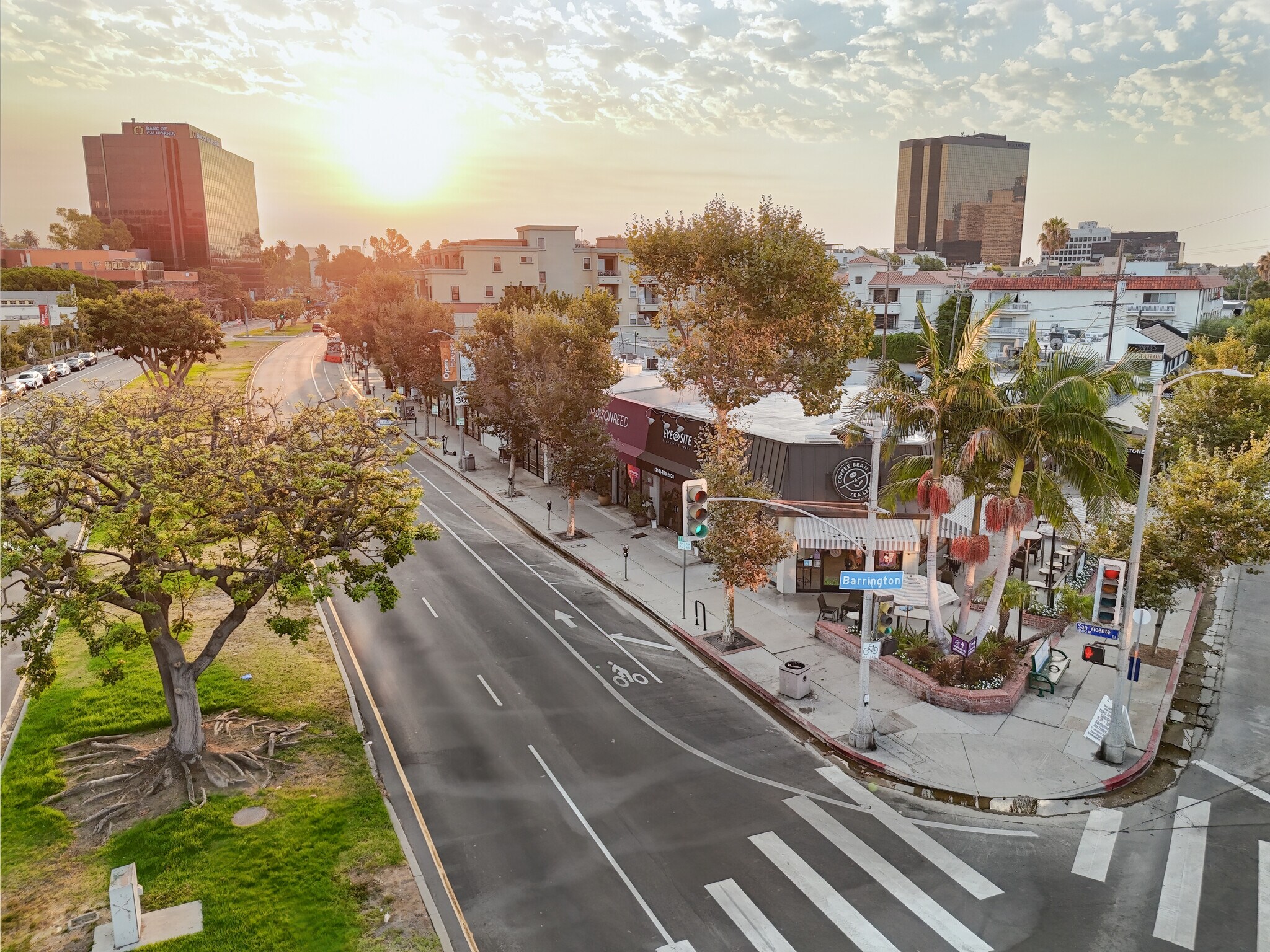 11698 San Vicente Blvd, Los Angeles, CA à louer Photo principale– Image 1 sur 6