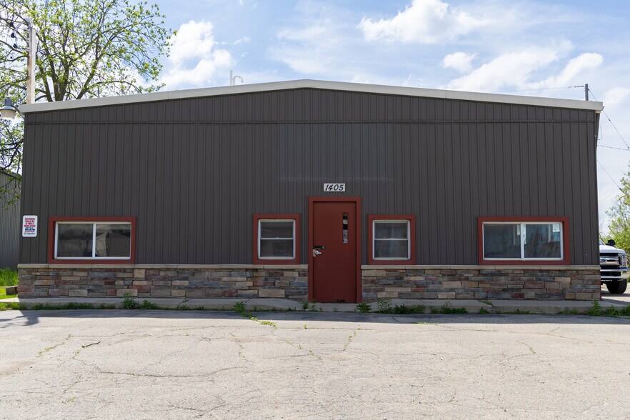1405 Lake Lansing Rd, Lansing, MI à louer - Photo de l’immeuble – Image 1 sur 19
