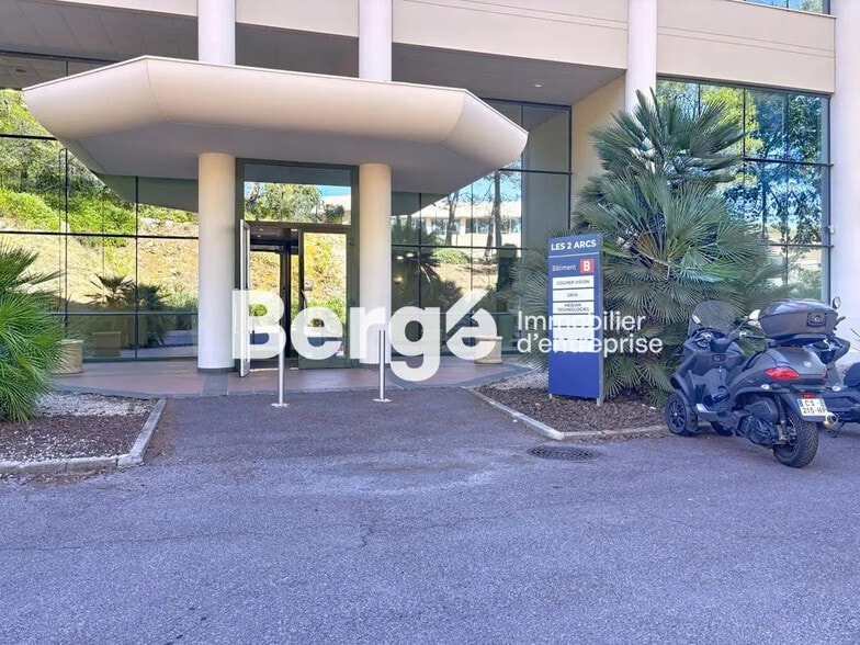 Bureau dans Valbonne à louer - Photo de l’immeuble – Image 3 sur 7