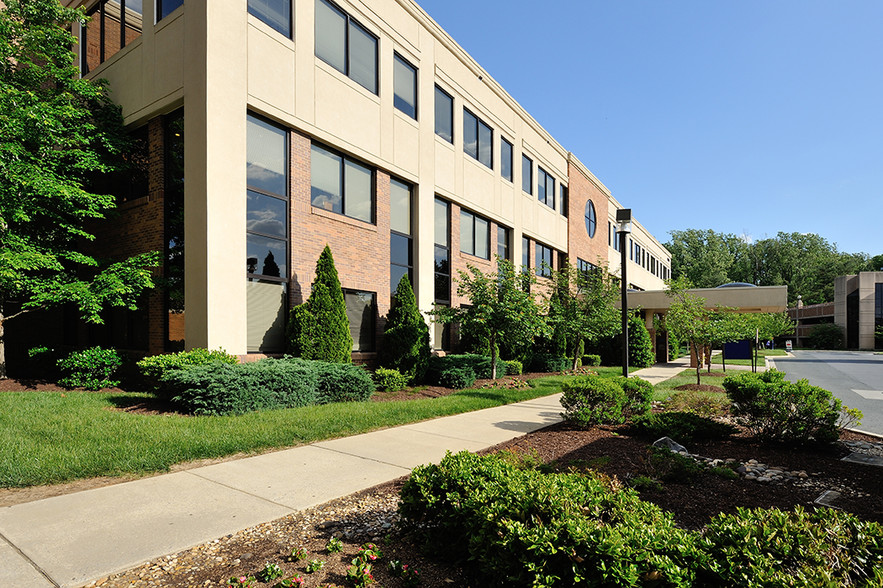 18101 Prince Phillip Dr, Olney, MD à louer - Photo de l’immeuble – Image 2 sur 9