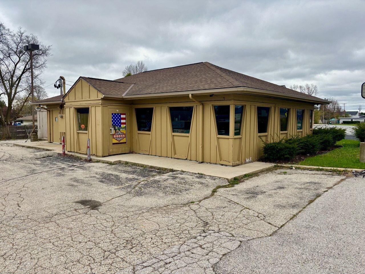 676 Grand Ave, Hartford, WI à vendre Photo de l’immeuble– Image 1 sur 5