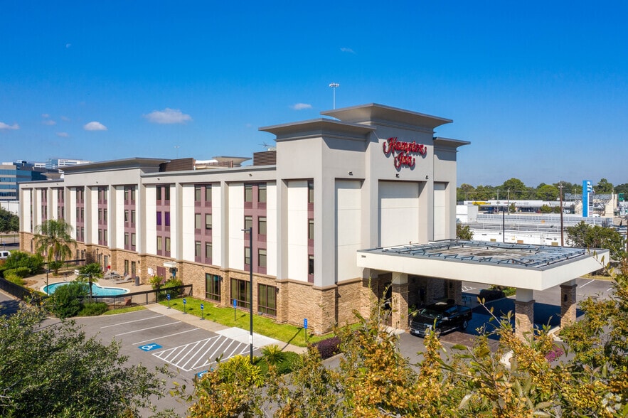 11333 Katy Fwy, Houston, TX à vendre - Photo principale – Image 1 sur 4