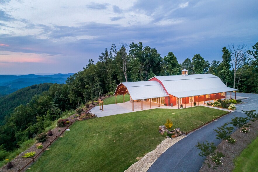 6572 Burkemont Rd, Morganton, NC à vendre - Photo de l’immeuble – Image 2 sur 42