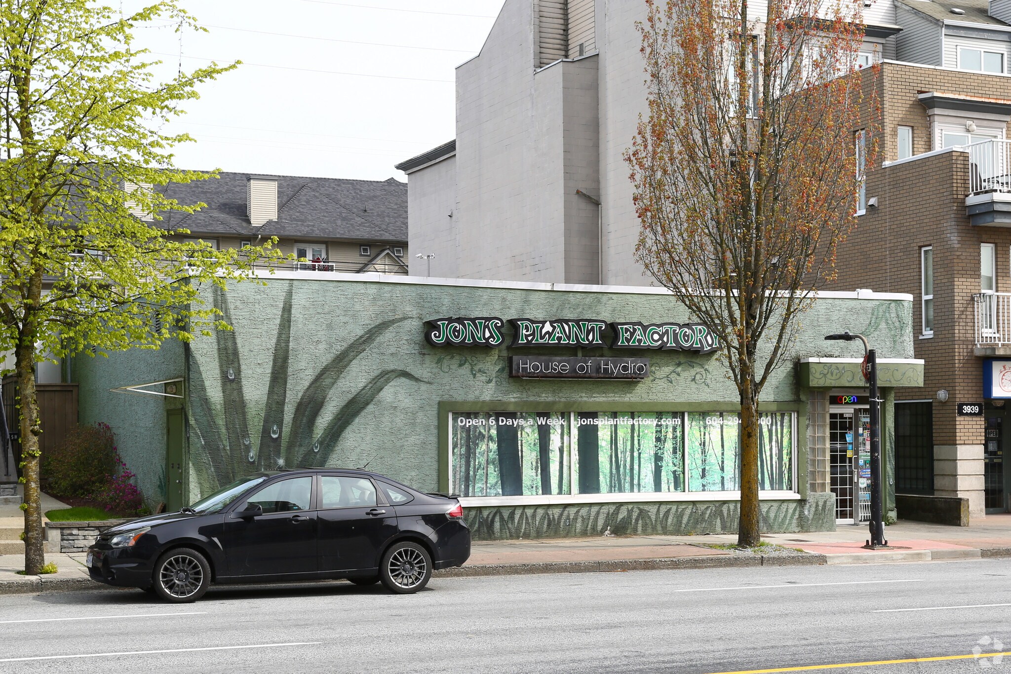 3925 Hastings St, Burnaby, BC à louer Photo principale– Image 1 sur 3