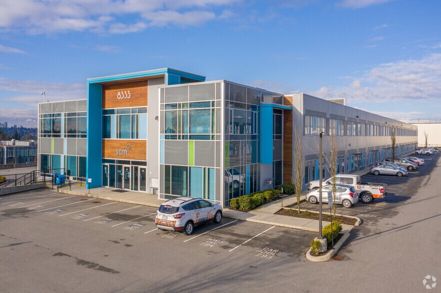 8333 Eastlake Dr, Burnaby, BC à louer - Photo de l’immeuble – Image 3 sur 7