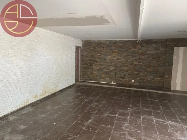 Plus de détails pour Local commercial à louer