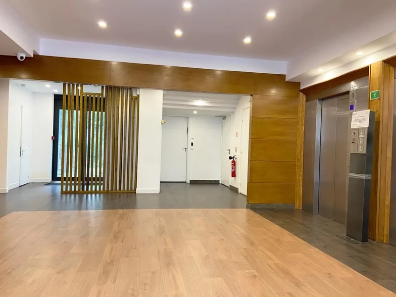 5-7 Rue Beffroy, Neuilly-sur-Seine à louer - Hall d’entrée – Image 2 sur 4
