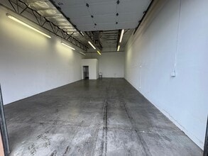 6360 McLeod Dr, Las Vegas, NV à louer Photo intérieure– Image 1 sur 2