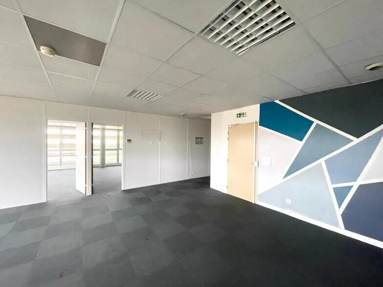 Bureau dans Bordeaux à louer - Photo de l’immeuble – Image 2 sur 8