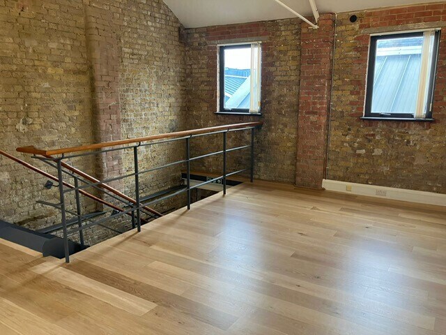 32 Gould Rd, Twickenham à louer - Photo de l’immeuble – Image 2 sur 7