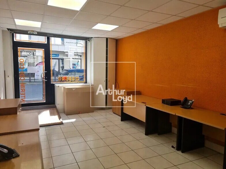 11 Place De La Porte De Paris, Melun à louer - Photo de l’immeuble – Image 3 sur 5