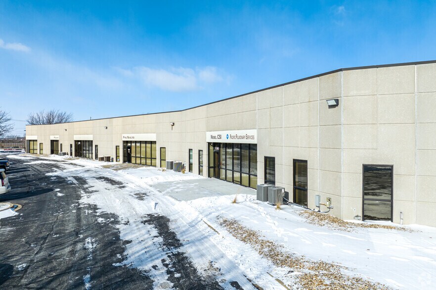 11382 Strang Line Rd, Lenexa, KS à louer - Photo de l’immeuble – Image 1 sur 6