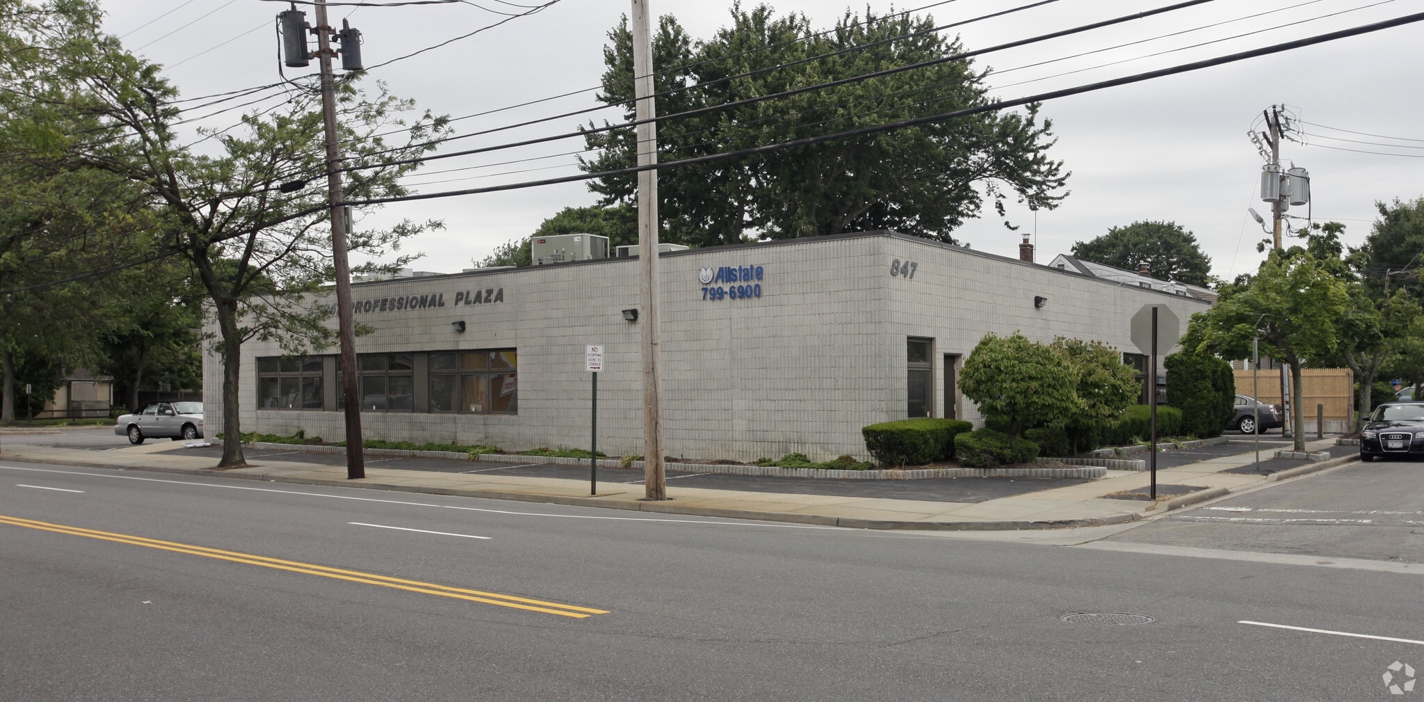 847 N Broadway, Massapequa, NY à louer Photo principale– Image 1 sur 5