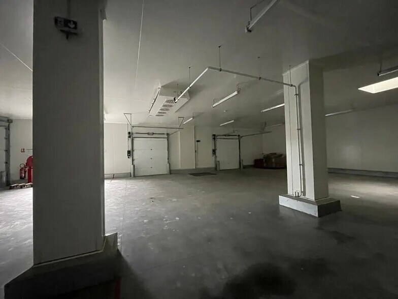 Local d’activités dans Soliers à louer - Photo intérieure – Image 2 sur 6