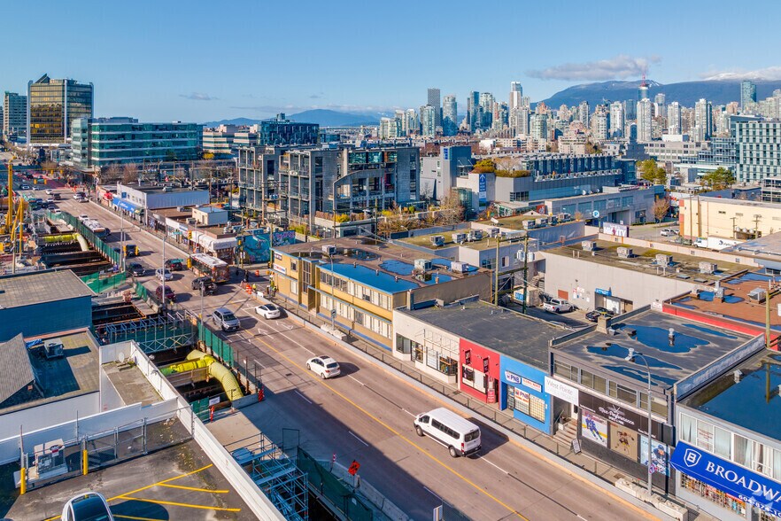 395 W Broadway, Vancouver, BC à louer - Photo de l’immeuble – Image 3 sur 3