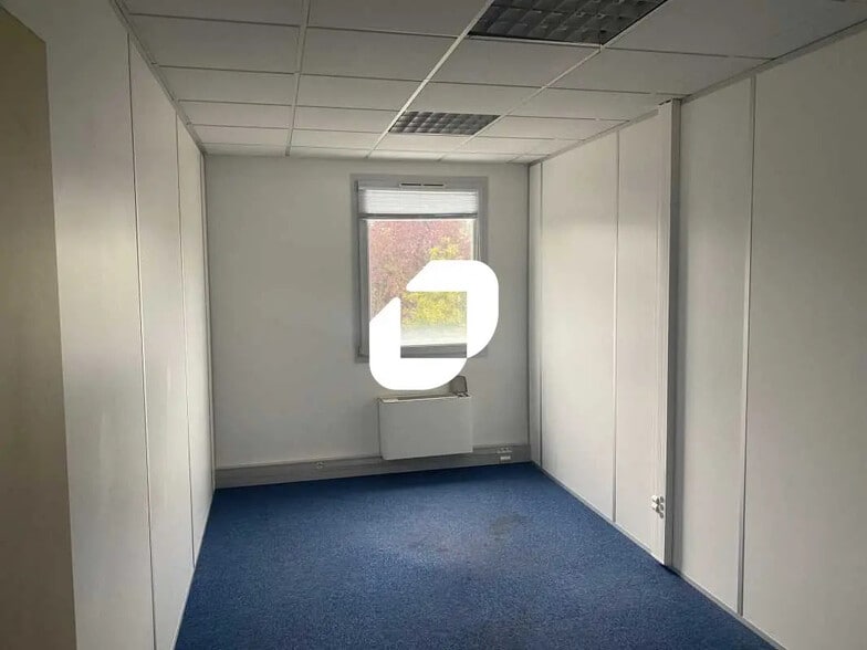 13 Rue Edison, Bron à vendre - Photo de l’immeuble – Image 2 sur 10