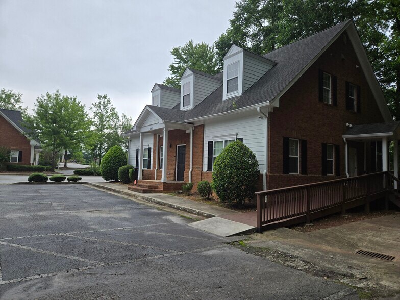 140 Howard Ln, Fayetteville, GA à vendre - Photo de l’immeuble – Image 2 sur 22