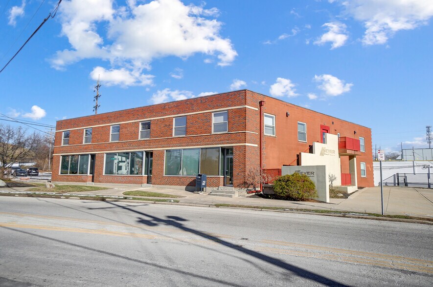 3925-3927 Brotherton Rd, Cincinnati, OH à vendre - Photo de l’immeuble – Image 1 sur 92