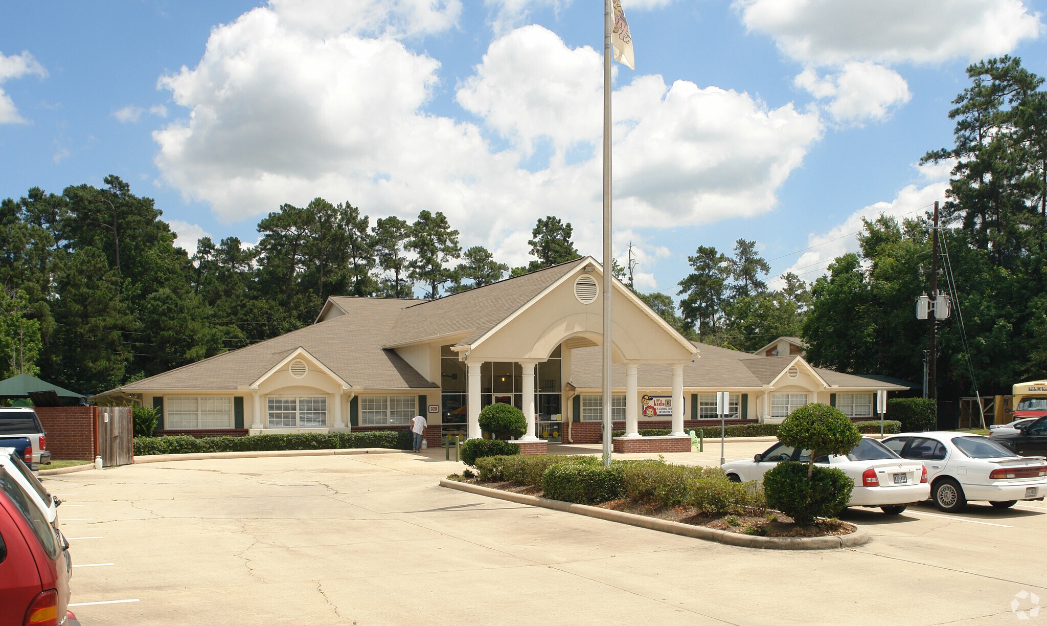 320 Valleywood Dr, Spring, TX à vendre Photo de l’immeuble– Image 1 sur 3