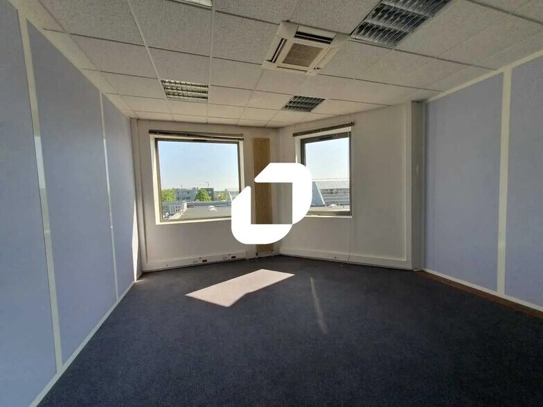 Bureau dans Poissy à louer - Photo de l’immeuble – Image 3 sur 9