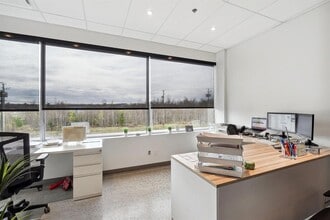 1015-1037 Rue Des Forges, Terrebonne, QC à louer Photo intérieure– Image 2 sur 5