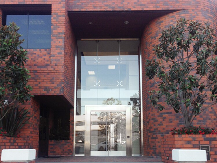 17 Corporate Plaza Dr, Newport Beach, CA à louer - Photo de l’immeuble – Image 3 sur 22