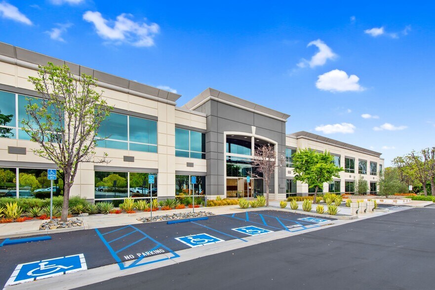 31111 Agoura Rd, Westlake Village, CA à louer - Photo de l’immeuble – Image 2 sur 16
