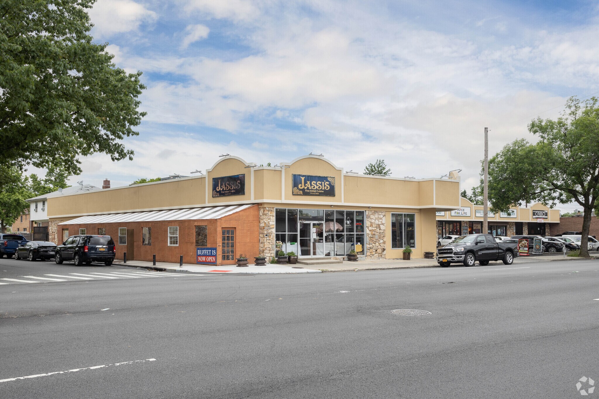 271-11 Union Tpke, New Hyde Park, NY à louer Photo de l’immeuble– Image 1 sur 6