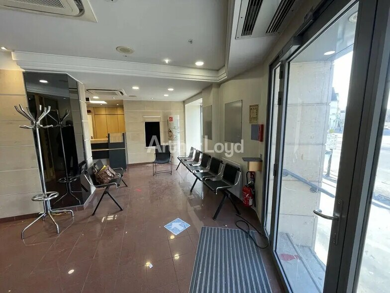 Local commercial dans Reims à vendre - Hall d’entrée – Image 2 sur 9