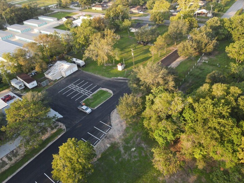 6001 Fairway Dr, Alvin, TX à vendre - Photo de l’immeuble – Image 3 sur 8