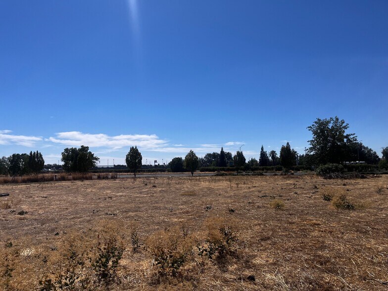 8731 E Stockton Blvd, Elk Grove, CA à vendre - Photo de l’immeuble – Image 2 sur 8