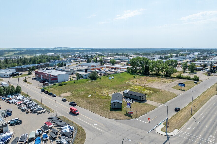 7925 Gaetz Av, Red Deer, AB à louer - Aérien – Image 2 sur 2